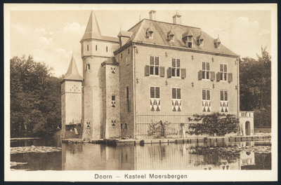 17811 Gezicht op het kasteel Moersbergen (Moersbergselaan 17) bij Doorn.